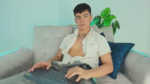 Snapshot of camilo_xcam chatting on 09/16/25, 06:09 CAMILO online show from 09/16/25, 06:09