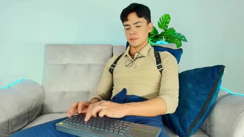 Snapshot of camilo_xcam chatting on 09/24/25, 08:34 CAMILO online show from 09/24/25, 08:34