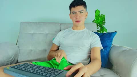 Snapshot of camilo_xcam chatting on 10/12/25, 11:26 CAMILO online show from 10/12/25, 11:26