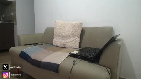 Snapshot of camiloinlive chatting on 11/13/25, 01:59 camiloinlive online show from 11/13/25, 01:59