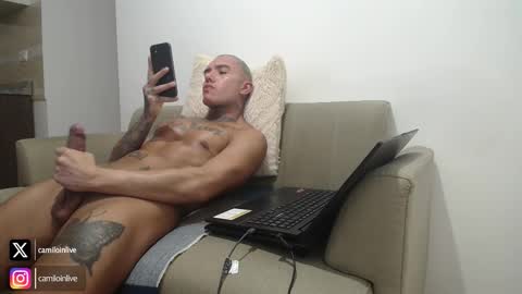 Snapshot of camiloinlive chatting on 12/21/25, 08:38 camiloinlive online show from 12/21/25, 08:38