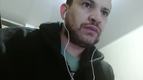 Snapshot of camiloking17 chatting on 02/01/25, 10:15 camilo online show from 02/01/25, 10:15