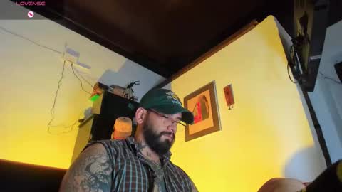 Snapshot of camilomayer chatting on 10/13/25, 04:18 Camilo online show from 10/13/25, 04:18