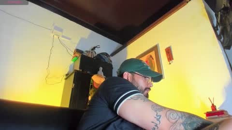 Snapshot of camilomayer chatting on 11/10/25, 04:06 Camilo online show from 11/10/25, 04:06