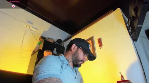 Snapshot of camilomayer chatting on 11/18/25, 01:59 Camilo online show from 11/18/25, 01:59