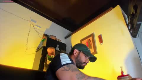 Snapshot of camilomayer chatting on 11/20/25, 02:28 Camilo online show from 11/20/25, 02:28