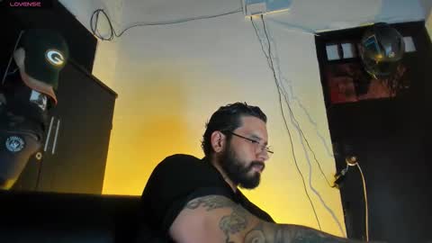 Snapshot of camilomayer chatting on 12/22/25, 04:48 Camilo online show from 12/22/25, 04:48