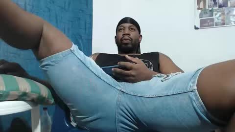 Snapshot of camilophysique69 chatting on 04/19/26, 06:10 Camilo online show from 04/19/26, 06:10