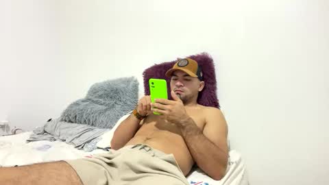 camilor_30 online show from 11/11/25, 12:21