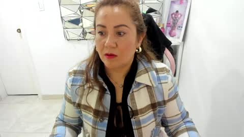 Snapshot of camixxx_m chatting on 04/18/26, 11:14 camixxx_m online show from 04/18/26, 11:14