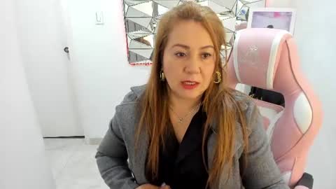 Snapshot of camixxx_m chatting on 06/13/26, 10:57 camixxx_m online show from 06/13/26, 10:57