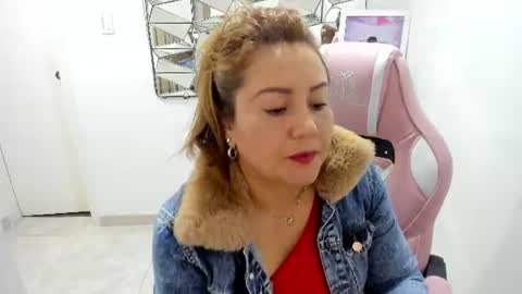 Snapshot of camixxx_m chatting on 06/25/26, 11:48 camixxx_m online show from 06/25/26, 11:48