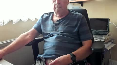 Snapshot of cammee chatting on 12/14/25, 11:04 Cammee online show from 12/14/25, 11:04