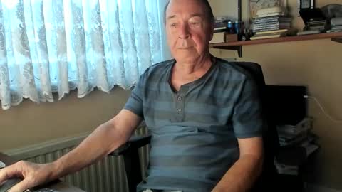 Snapshot of cammee chatting on 12/19/25, 07:59 Cammee online show from 12/19/25, 07:59