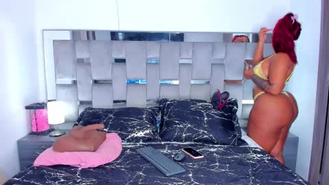 Snapshot of cammiila chatting on 11/24/25, 04:18 Camila online show from 11/24/25, 04:18