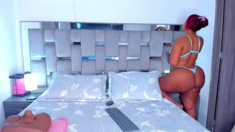 Snapshot of cammiila chatting on 12/13/25, 08:36 Camila online show from 12/13/25, 08:36