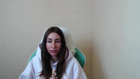 Snapshot of cammila_horn chatting on 10/26/25, 05:52 cammila horn online show from 10/26/25, 05:52