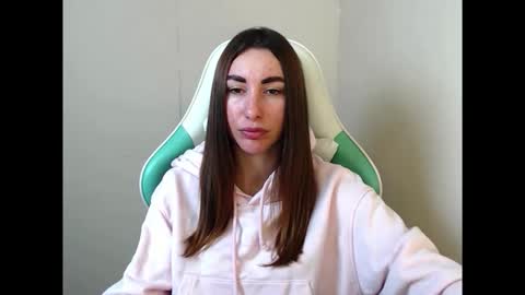 Snapshot of cammila_horn chatting on 03/03/26, 06:19 cammila horn online show from 03/03/26, 06:19