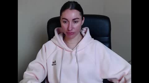 Snapshot of cammila_horn chatting on 04/30/26, 06:42 cammila horn online show from 04/30/26, 06:42