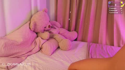 Snapshot of cammile_cole chatting on 10/23/25, 05:23 Laura Camila online show from 10/23/25, 05:23