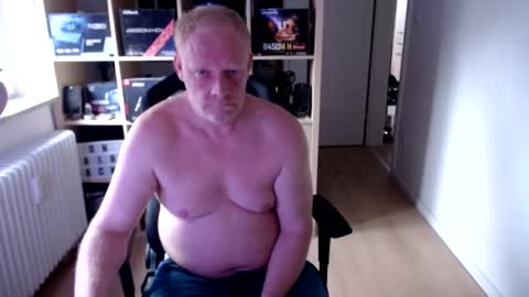 Snapshot of campdavid79 chatting on 12/29/24, 10:23 campdavid79 online show from 12/29/24, 10:23