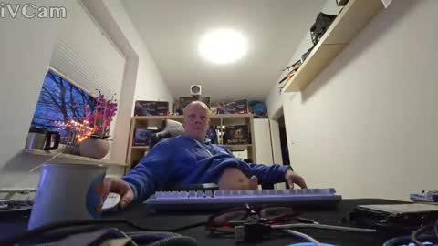 Snapshot of campdavid79 chatting on 01/01/25, 03:03 campdavid79 online show from 01/01/25, 03:03