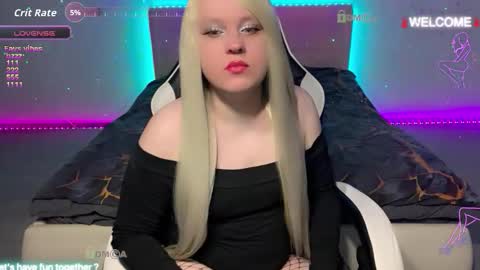 Snapshot of camsmiley chatting on 12/20/25, 08:38 Miley online show from 12/20/25, 08:38