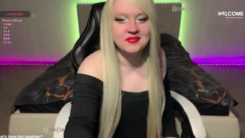 Snapshot of camsmiley chatting on 04/15/26, 08:20 Miley online show from 04/15/26, 08:20