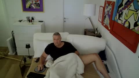 Snapshot of camunication chatting on 02/17/25, 09:24 camunication online show from 02/17/25, 09:24