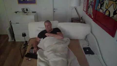 Snapshot of camunication chatting on 02/21/25, 10:28 camunication online show from 02/21/25, 10:28