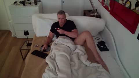 Snapshot of camunication chatting on 03/09/25, 09:13 camunication online show from 03/09/25, 09:13