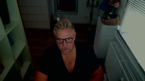 Snapshot of camunication chatting on 09/29/25, 08:08 camunication online show from 09/29/25, 08:08