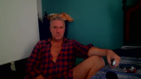 Snapshot of camunication chatting on 10/20/25, 10:27 camunication online show from 10/20/25, 10:27