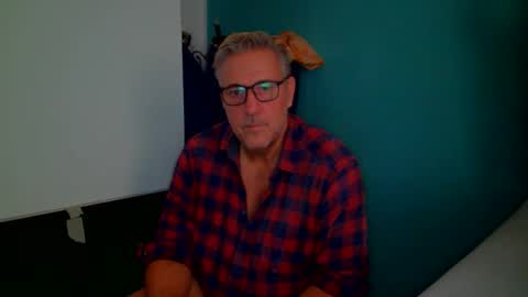 Snapshot of camunication chatting on 10/25/25, 10:23 camunication online show from 10/25/25, 10:23