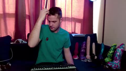 Snapshot of camzlut4u chatting on 02/26/25, 09:05 mark the Slut online show from 02/26/25, 09:05