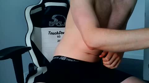 Snapshot of canadianstud18 chatting on 05/24/26, 01:43 Devon online show from 05/24/26, 01:43
