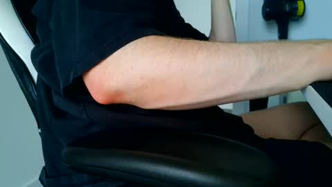 Snapshot of canadianstud18 chatting on 06/12/26, 01:37 Devon online show from 06/12/26, 01:37