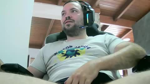 Snapshot of canarionm5 chatting on 02/09/26, 01:04 canarion online show from 02/09/26, 01:04