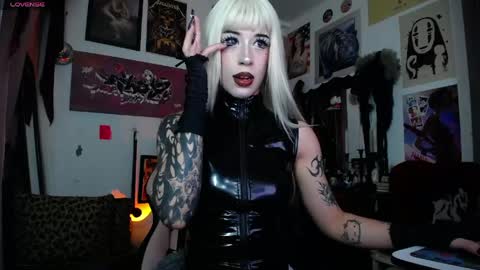 Snapshot of cancer420_ chatting on 05/01/26, 12:54 Elizabeth666 online show from 05/01/26, 12:54