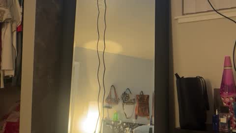 Snapshot of candaceandferb chatting on 04/19/26, 07:07 NIO POLLA online show from 04/19/26, 07:07