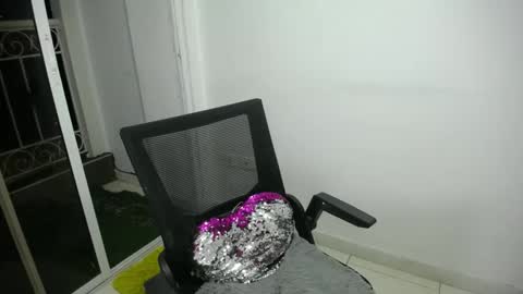 Snapshot of candacesxhot chatting on 02/02/25, 03:54 cumorsmooke online show from 02/02/25, 03:54