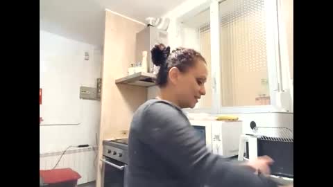 Snapshot of candela_brown chatting on 12/22/24, 06:04 candela online show from 12/22/24, 06:04