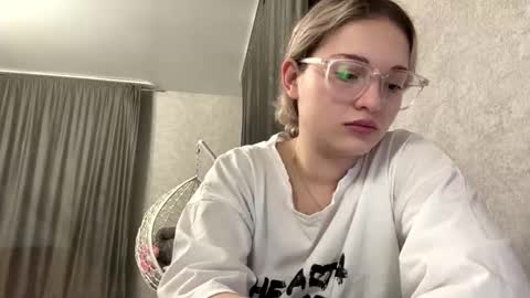 Snapshot of candelariahile chatting on 02/10/26, 02:10 candelariahile online show from 02/10/26, 02:10
