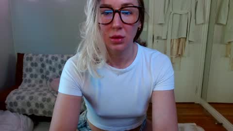 Snapshot of candicamgirl chatting on 04/07/26, 03:34 MissCandiJones online show from 04/07/26, 03:34