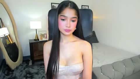 candiceferragamo online show from 10/18/25, 05:14