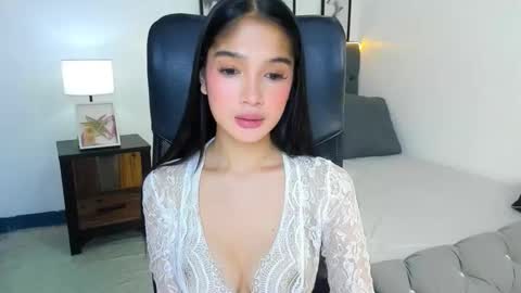 candiceferragamo online show from 01/10/26, 03:25