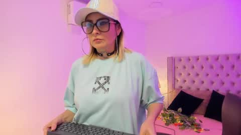 Candie  online show from 10/13/25, 01:22