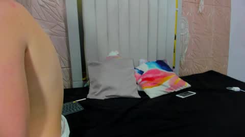 Snapshot of candise_oconnor chatting on 11/19/25, 07:36 candise online show from 11/19/25, 07:36