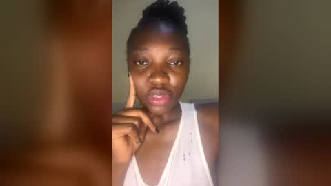 Snapshot of candy925833 chatting on 02/26/26, 12:04 candy925833 online show from 02/26/26, 12:04