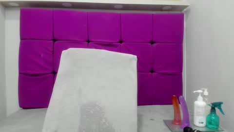 candy_big_tits18 online show from 01/08/26, 12:02